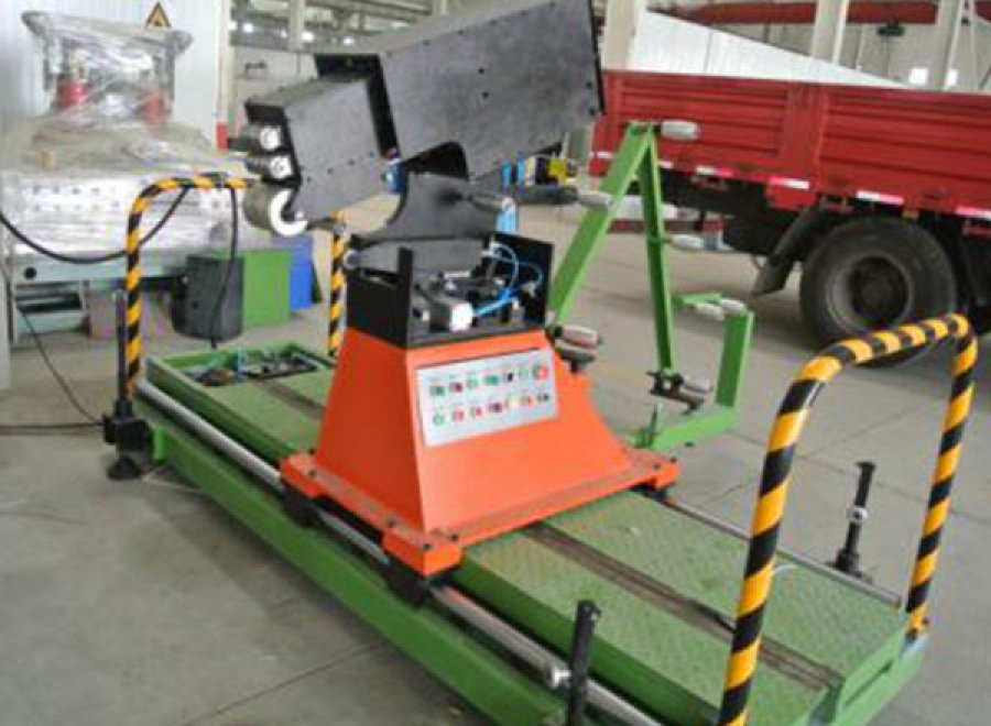 Intelligent tread strip winding machine for bias OTR/AGR tire